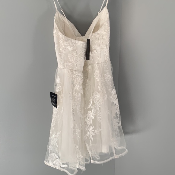 Lulu’s white lace skater dress - Picture 3 of 4